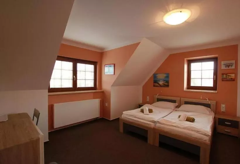 Retkeilymaja Hostinec A Penzion Dolní Dvůr