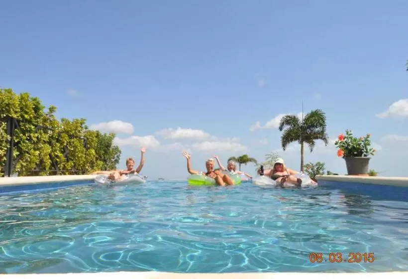 Hawk's Nest Bed & Breakfast