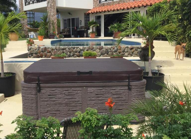 Hawk's Nest Bed & Breakfast