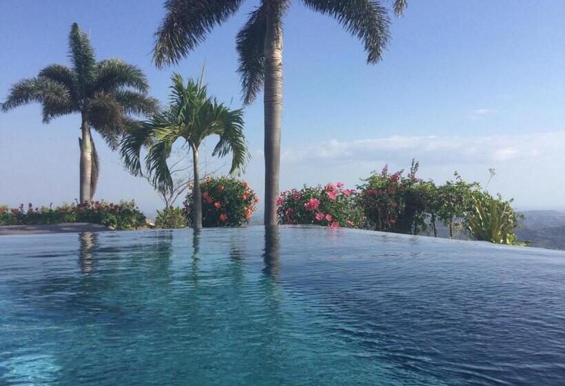 Hawk's Nest Bed & Breakfast