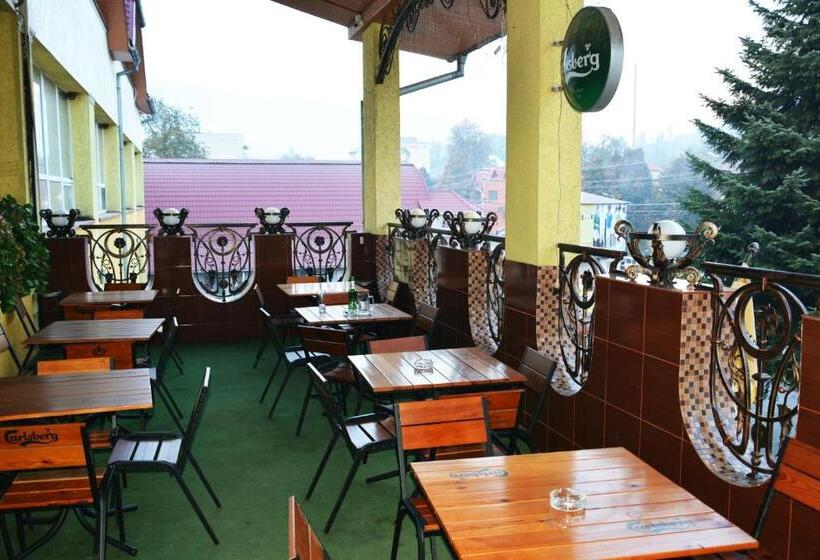 فندق Golden Palace