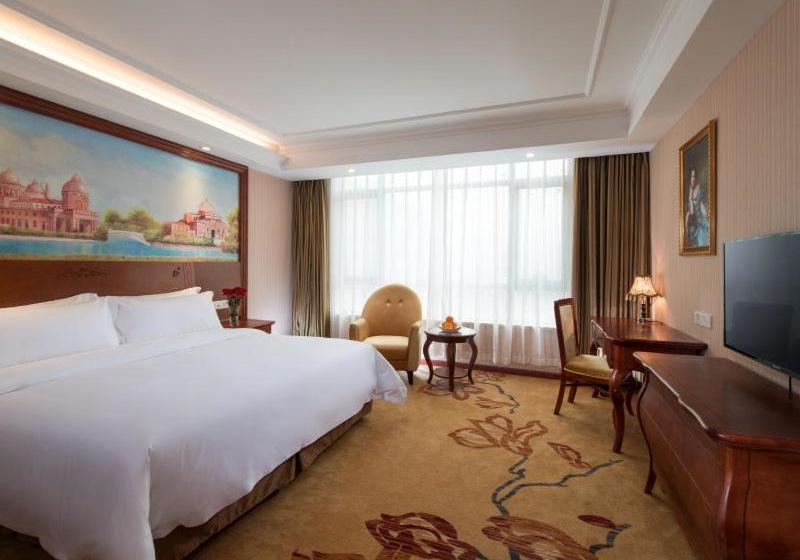 Vienna Hotel Puning South Huancheng Road High Speed Train Station