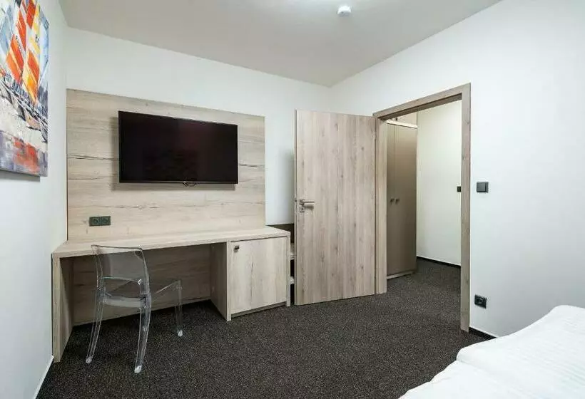 Majatalo Penzion Pod Kartouzkou