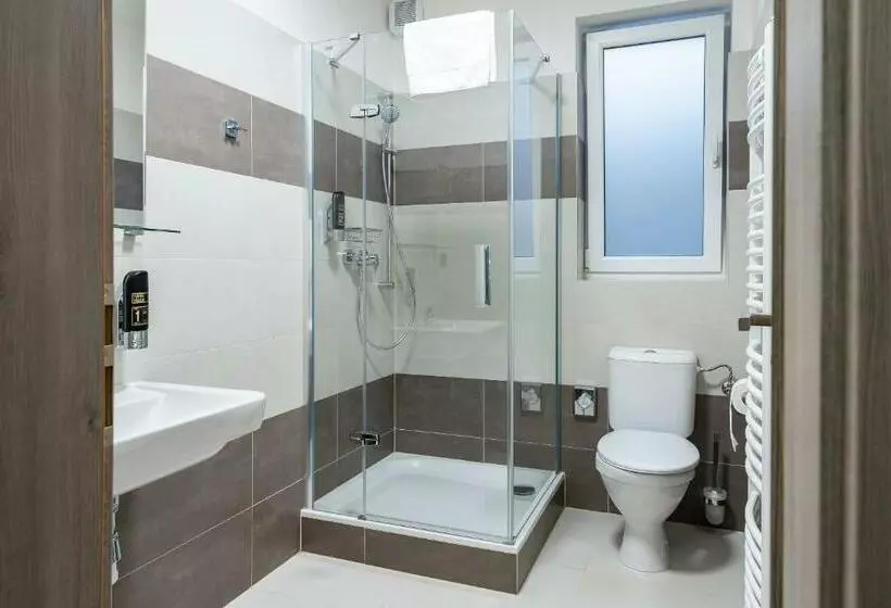 Majatalo Penzion Pod Kartouzkou