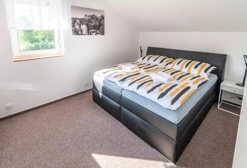 Majatalo Penzion V údolí