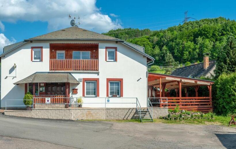 Majatalo Penzion V údolí