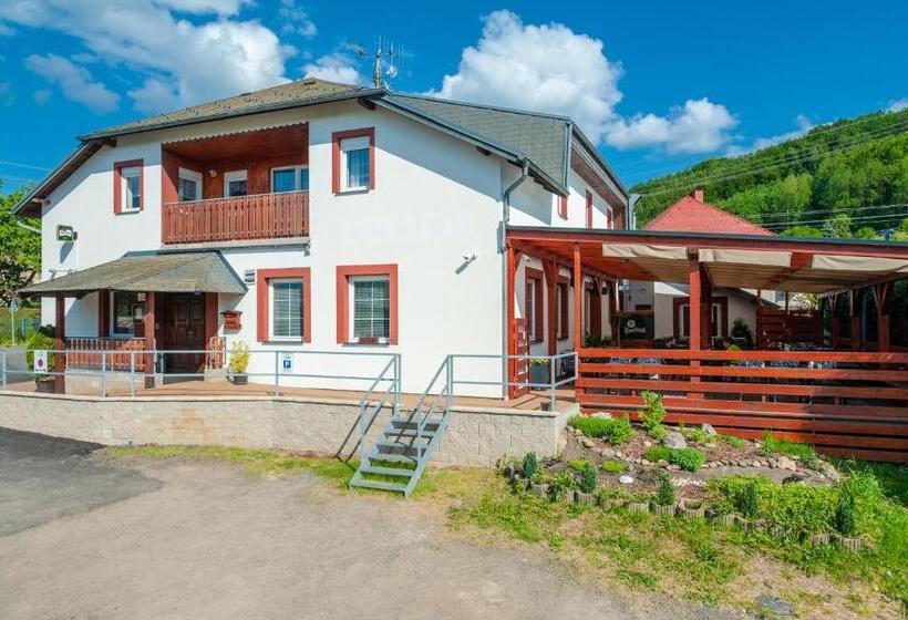 Majatalo Penzion V údolí