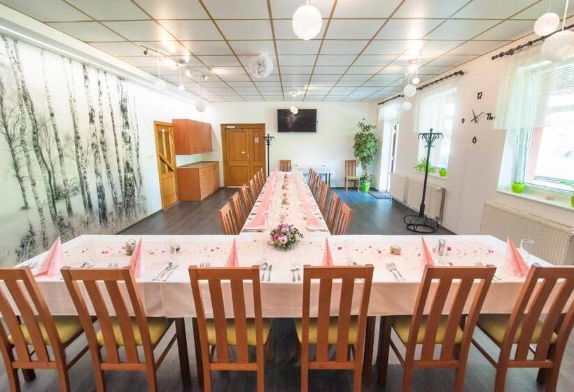 Majatalo Penzion V údolí