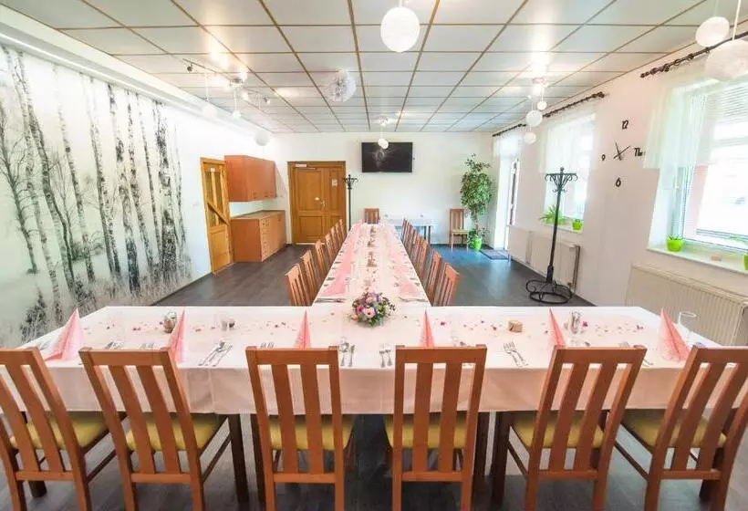 Majatalo Penzion V údolí