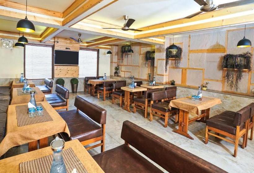 בית מלון כפרי Mayur  Bar And Restaurant