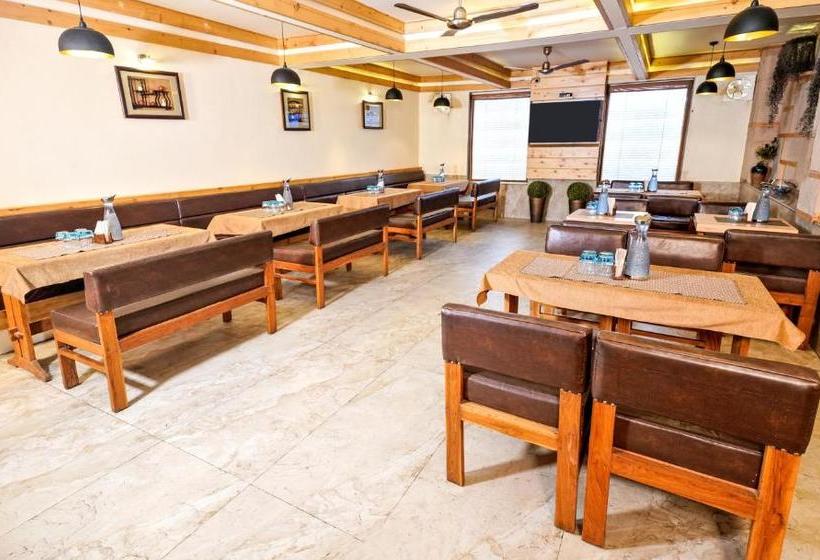 בית מלון כפרי Mayur  Bar And Restaurant