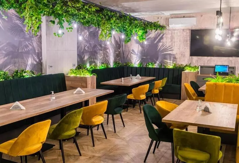 Hotelli Pensiunea Iristar