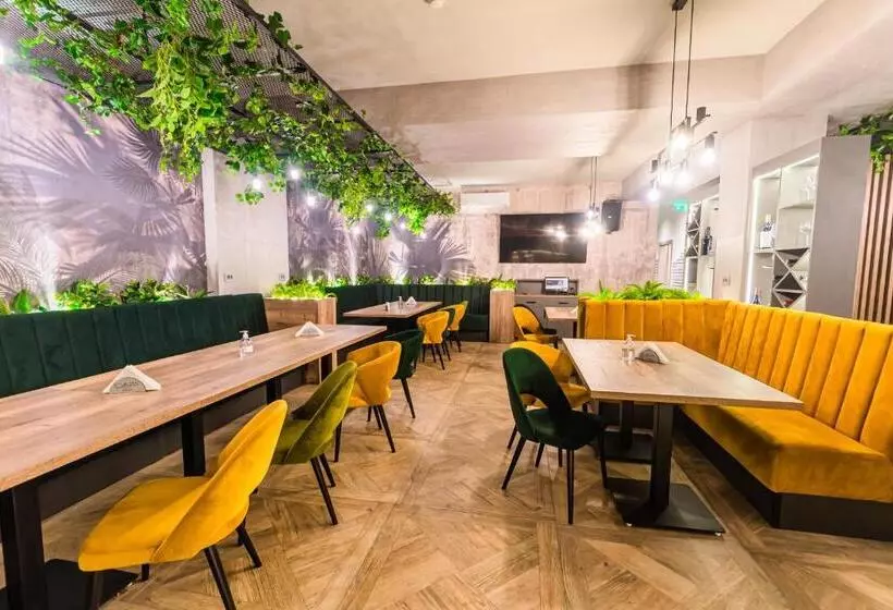 Hotelli Pensiunea Iristar