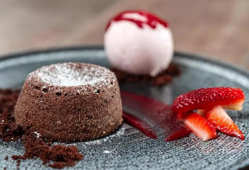 Hotelli Pensiunea Iristar