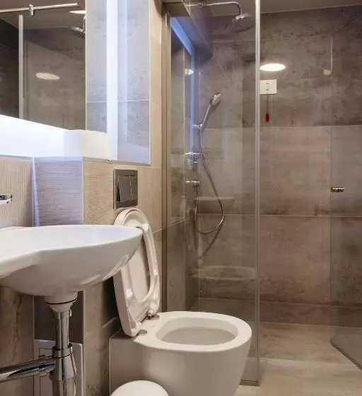 Hotelli Pensiunea Iristar