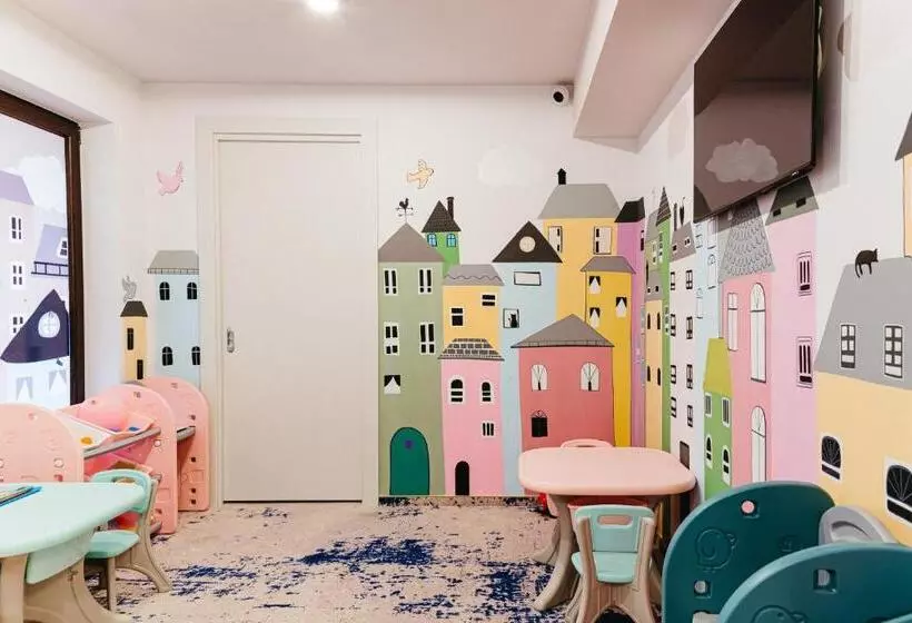 Hotelli Pensiunea Iristar