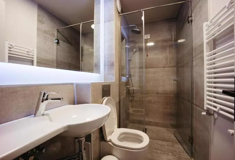 Hotelli Pensiunea Iristar