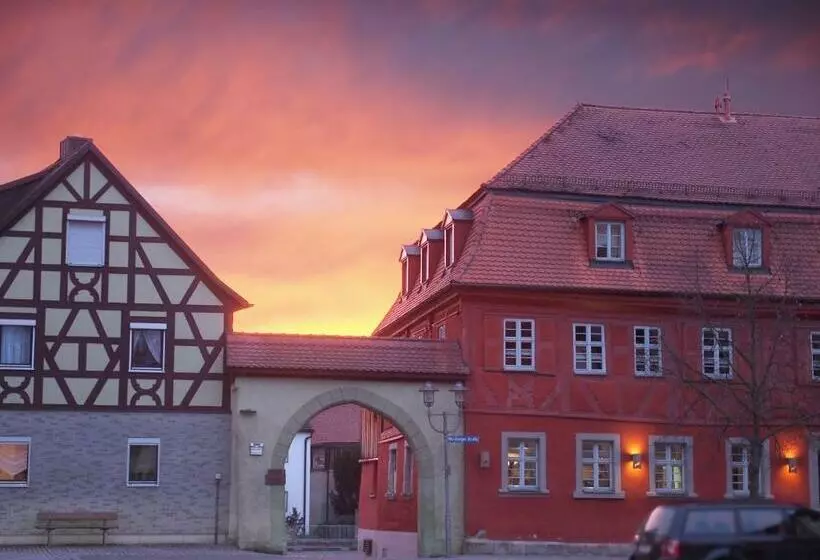 Hotelli Rotes Ross Marktbergel