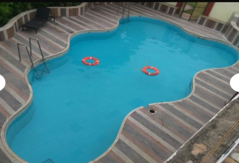 Hotelli The Royal Paradise Resort And Salt Yard