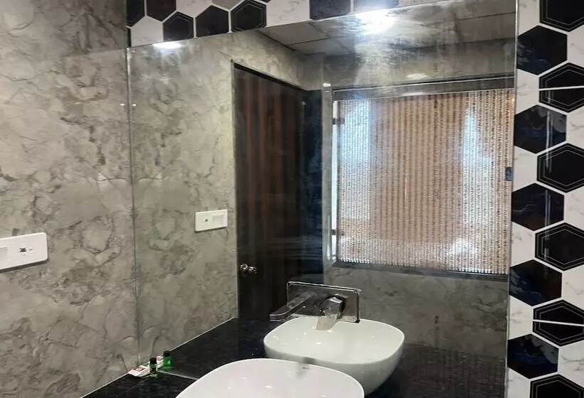 Hotelli The Royal Paradise Resort And Salt Yard