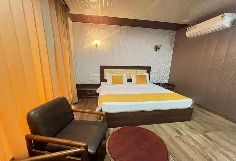 Hotelli The Royal Paradise Resort And Salt Yard