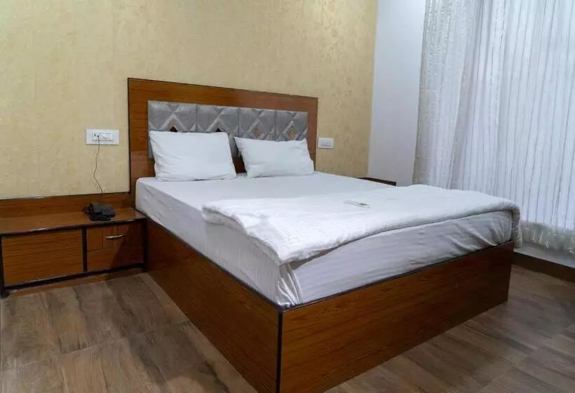 Hotelli The Royal Paradise Resort And Salt Yard