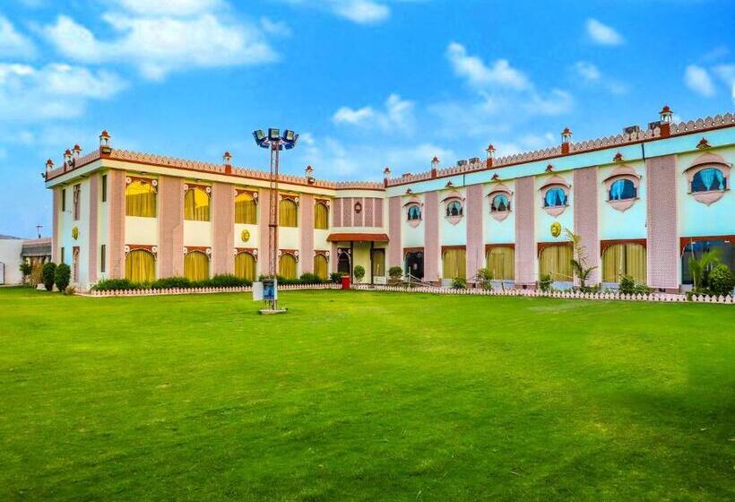 Hotelli The Royal Paradise Resort And Salt Yard