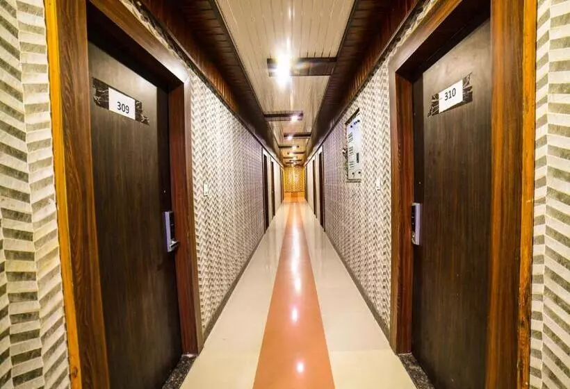 Hotelli The Royal Paradise Resort And Salt Yard