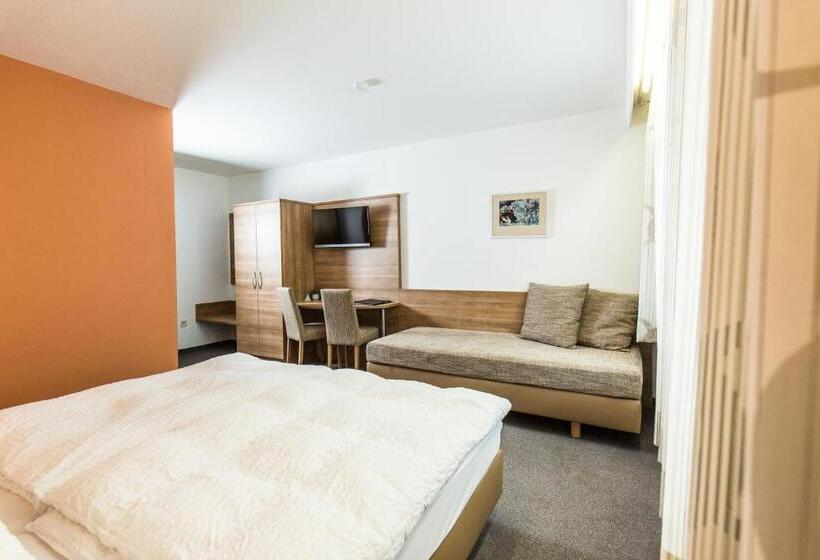 Pensão & Reitsportzentrum Kreuth