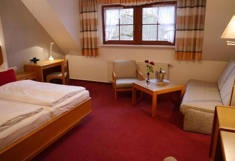 ペンション & Restaurant Lengefelder Warte