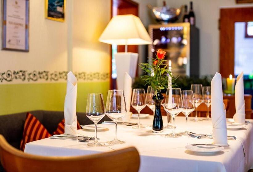 ペンション & Restaurant Lengefelder Warte