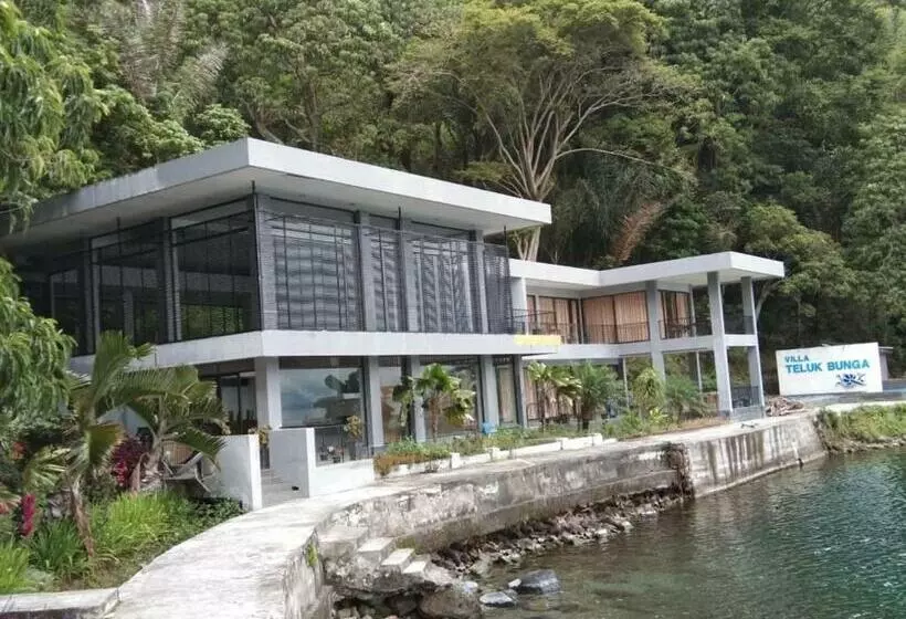 Lomakeskus Tiara Bunga Hotel & Villa