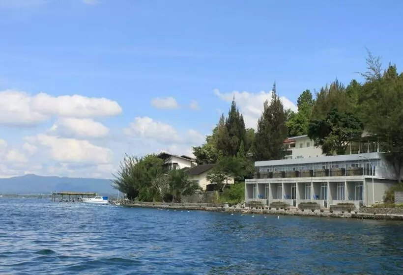 Lomakeskus Tiara Bunga Hotel & Villa
