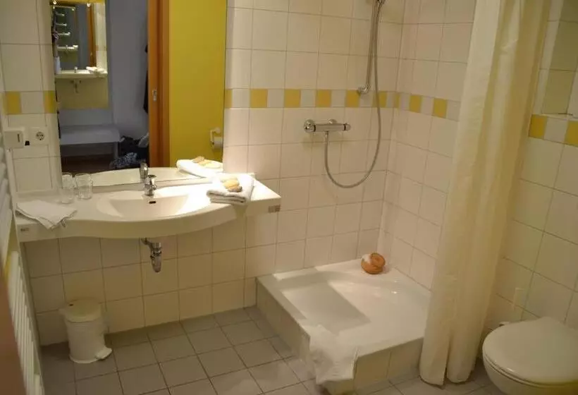 ユースホステル Christian Jensen Kolleg Und Gästehäuser