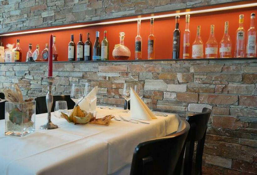 ユースホステル Gasthaus Zum Ochsen