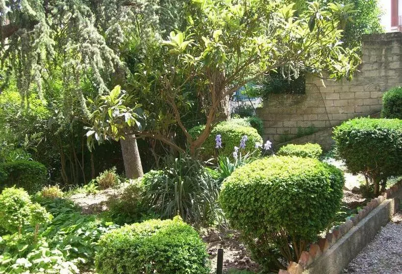 Aamiaismajoitus (B&B) Villa Genny