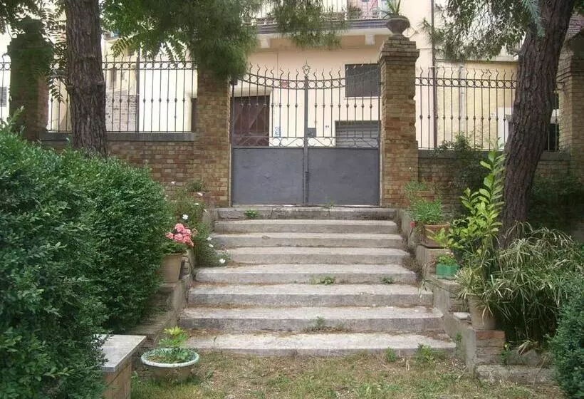 Aamiaismajoitus (B&B) Villa Genny