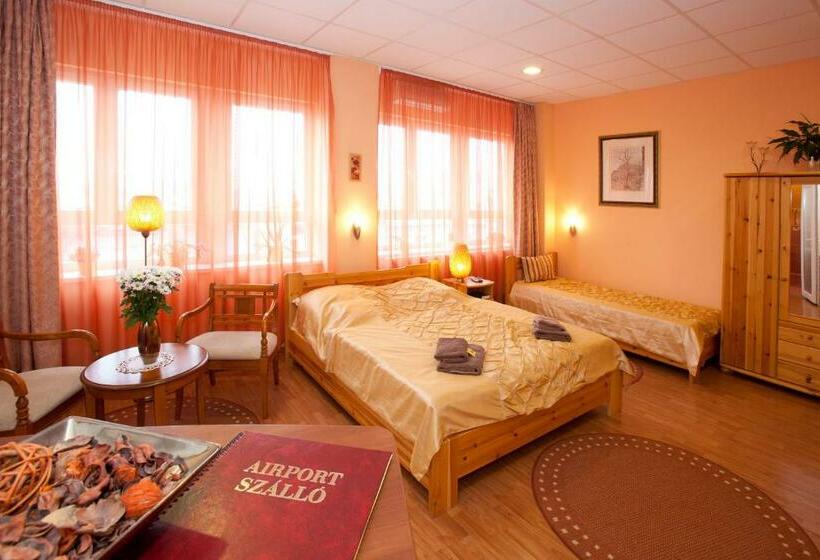 בית מלון כפרי Airport Szálló