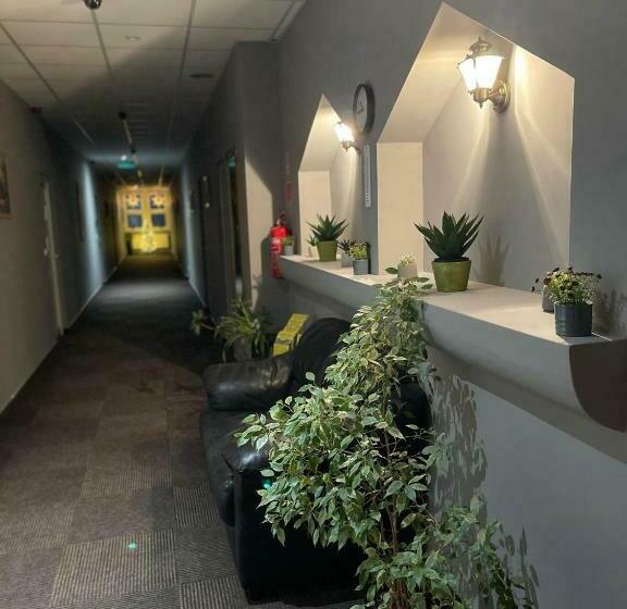 בית מלון כפרי Airport Szálló