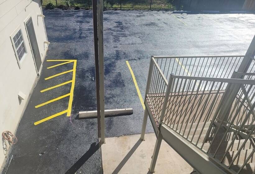 فندق على الطريق Cedar Creek Inn