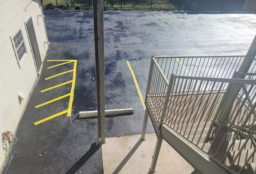 Motelli Cedar Creek Inn