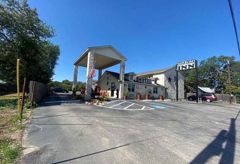 فندق على الطريق Cedar Creek Inn