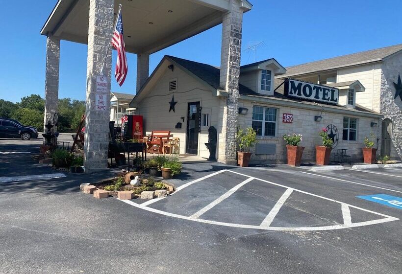 فندق على الطريق Cedar Creek Inn