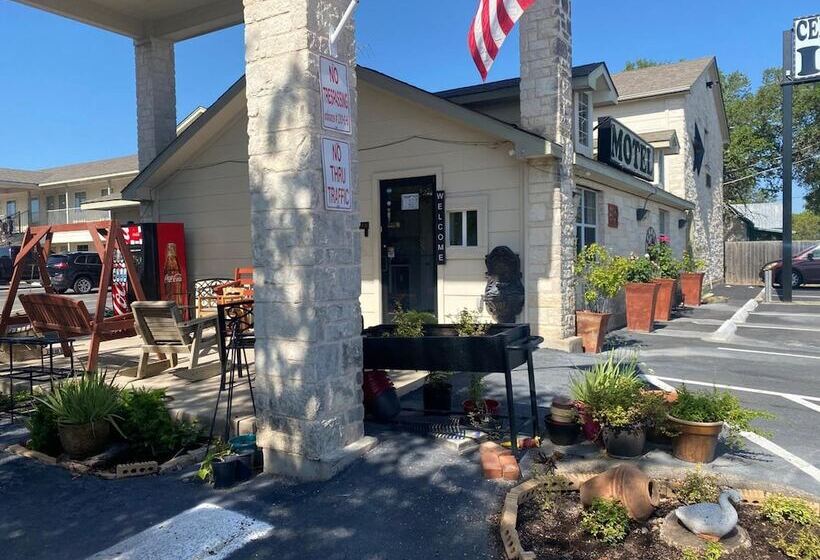 فندق على الطريق Cedar Creek Inn