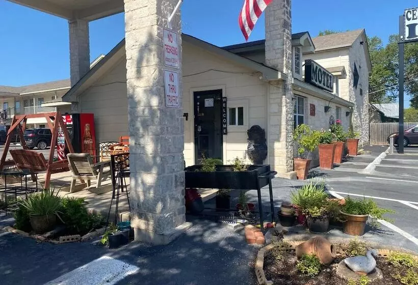 Motelli Cedar Creek Inn