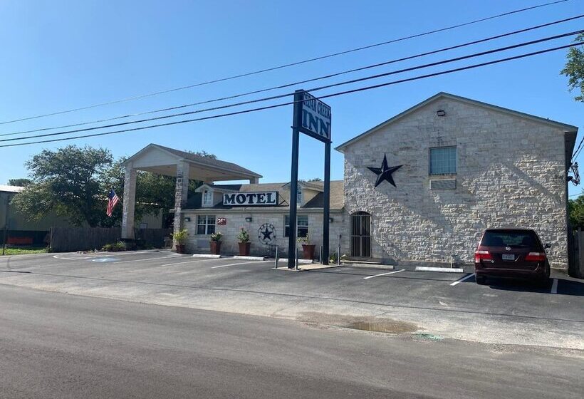 فندق على الطريق Cedar Creek Inn