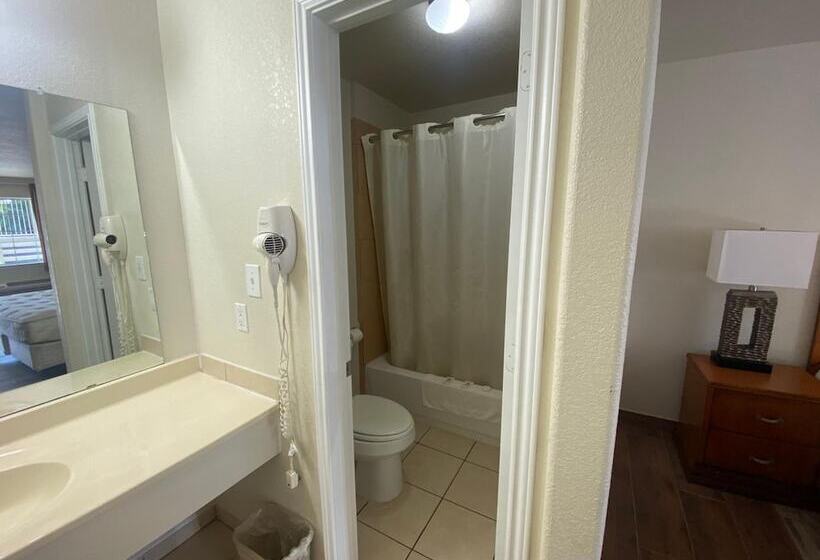 فندق على الطريق Cedar Creek Inn