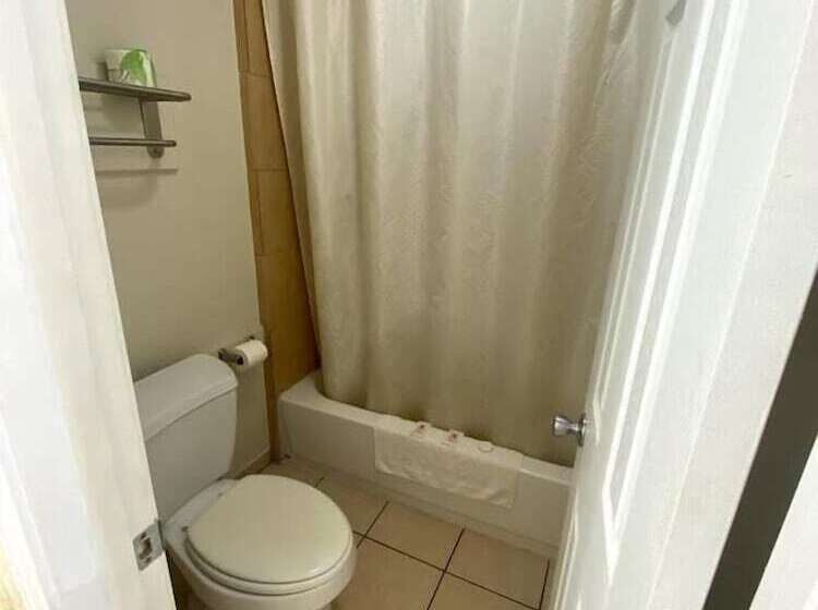 فندق على الطريق Cedar Creek Inn