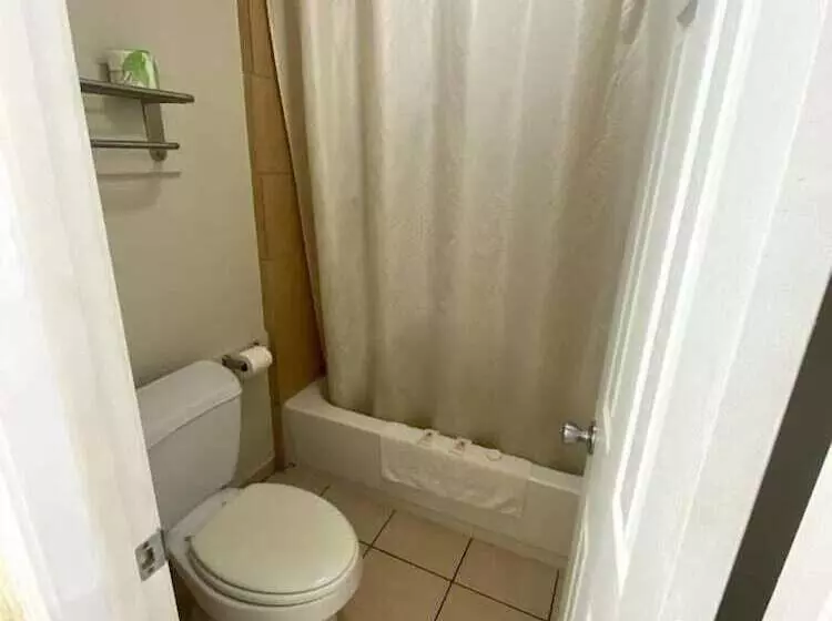 Motelli Cedar Creek Inn