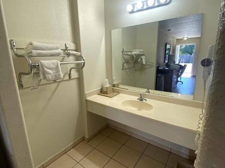 فندق على الطريق Cedar Creek Inn